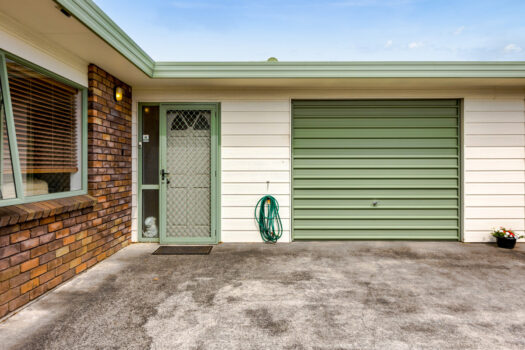 Spacious unit in prime location