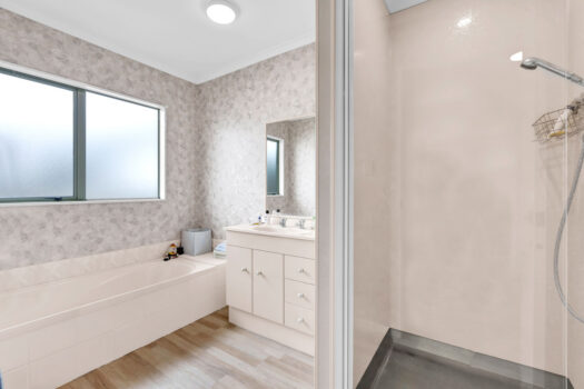 Spacious unit in prime location