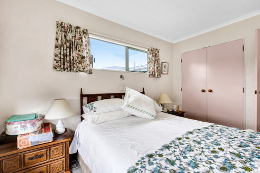 Spacious unit in prime location