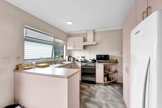 Spacious unit in prime location