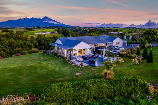 Spectacular Views – Family Home on Oakura Fringe