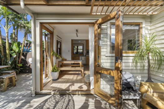 Light Filled Mount Retreat