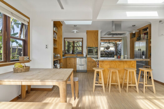 Light Filled Mount Retreat