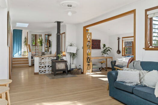 Light Filled Mount Retreat