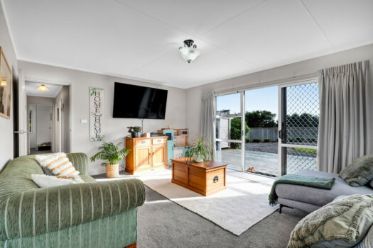 Lifestyle entry in popular Oakura