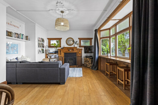 Cute & Cosy in a Great Location!