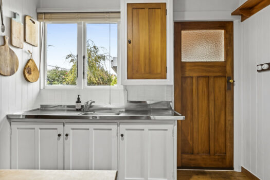 Cute & Cosy in a Great Location!