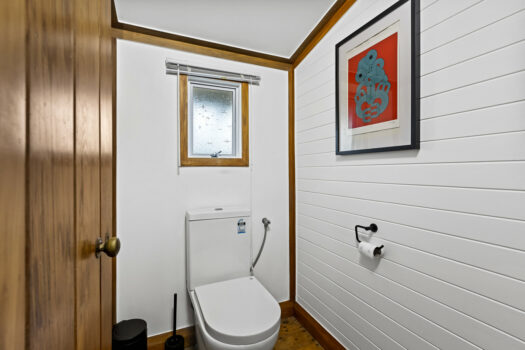 Cute & Cosy in a Great Location!