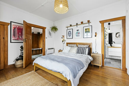 Cute & Cosy in a Great Location!