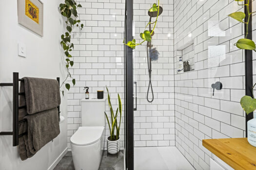 Cute & Cosy in a Great Location!