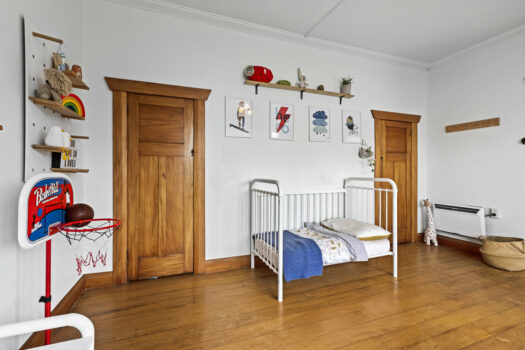 Cute & Cosy in a Great Location!