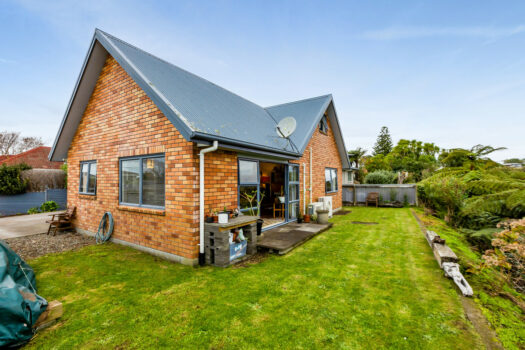 Lock up and leave in prime location!