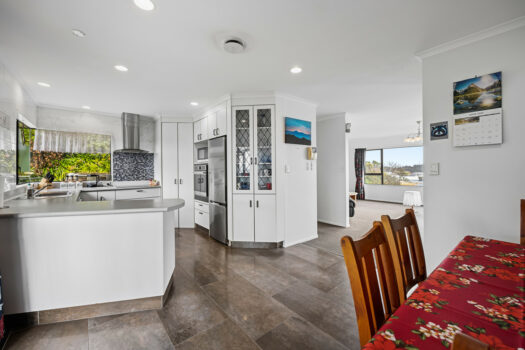 PRICE REDUCED – XL Family Home, Amazing Views!