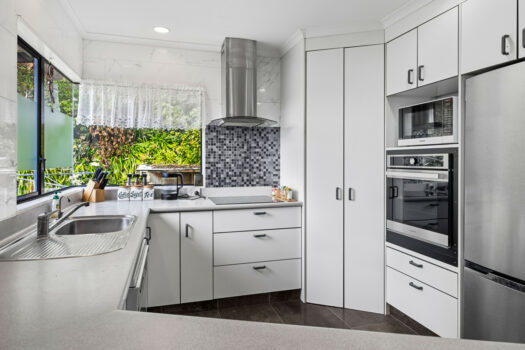 PRICE REDUCED – XL Family Home, Amazing Views!