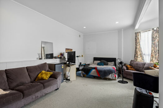 PRICE REDUCED – XL Family Home, Amazing Views!