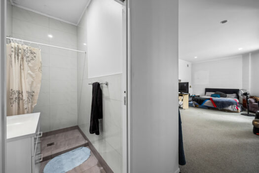 PRICE REDUCED – XL Family Home, Amazing Views!