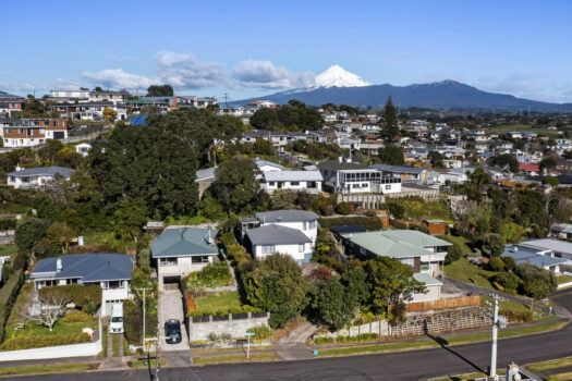 PRICE REDUCED – XL Family Home, Amazing Views!