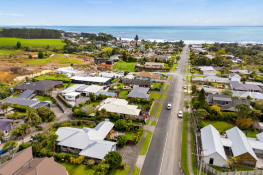 Relaxed Village Vibes