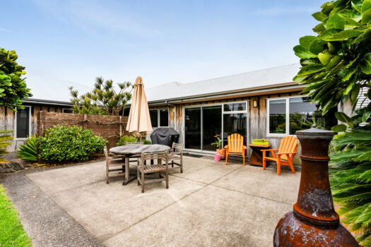 Relaxed Village Vibes