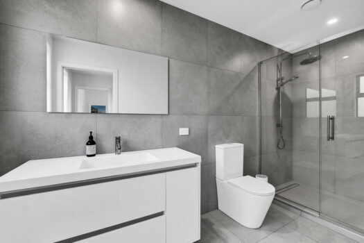 Exceptional Setting, Easy Care