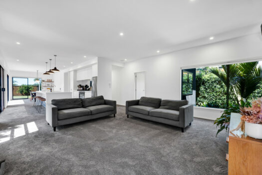 Contemporary Living in Lepperton!