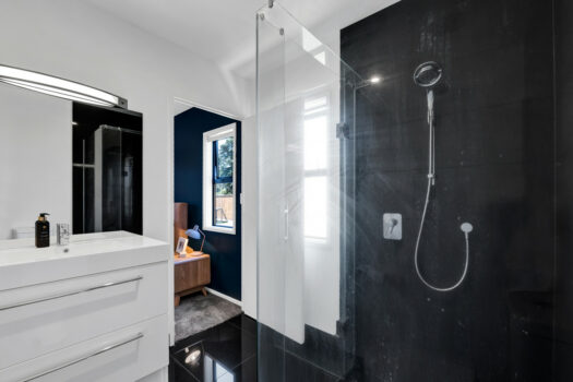 Contemporary Living in Lepperton!