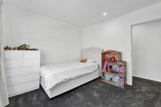 Contemporary Living in Lepperton!