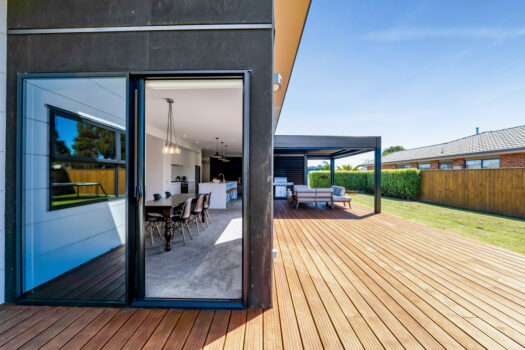 Contemporary Living in Lepperton!