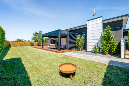 Contemporary Living in Lepperton!