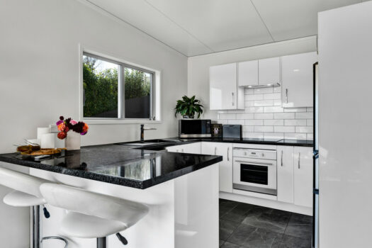 Cute, modern, lock and leave!