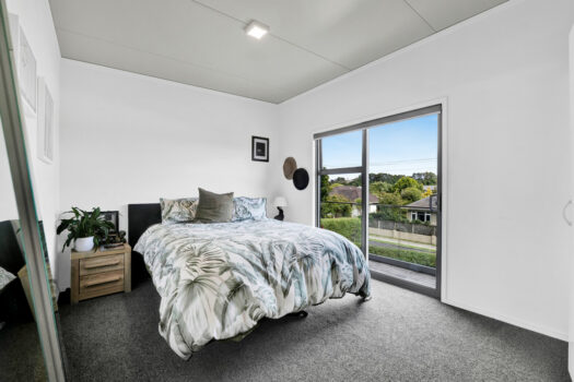 Cute, modern, lock and leave!