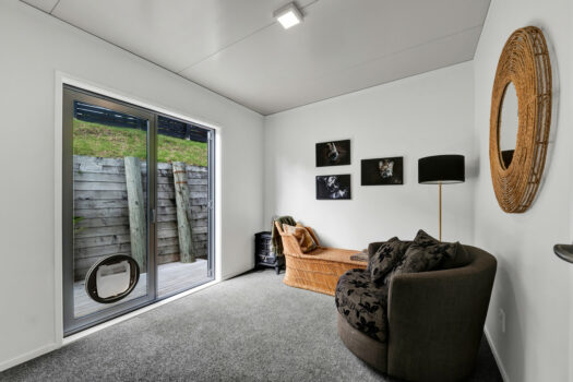 Cute, modern, lock and leave!