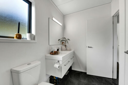 Cute, modern, lock and leave!