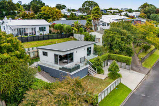 Cute, modern, lock and leave!