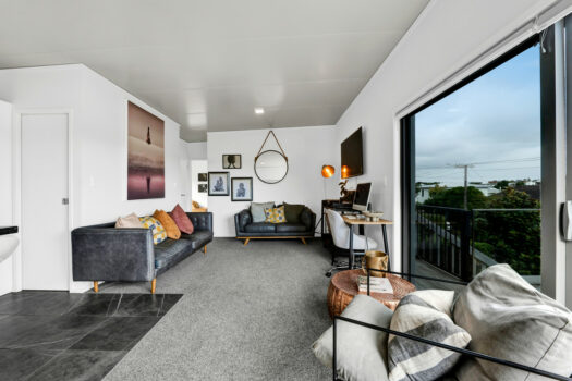 Cute, modern, lock and leave!