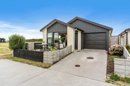 Sitting Pretty on Pense