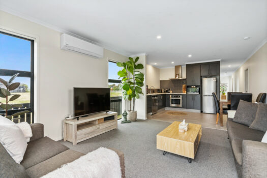 Sitting Pretty on Pense