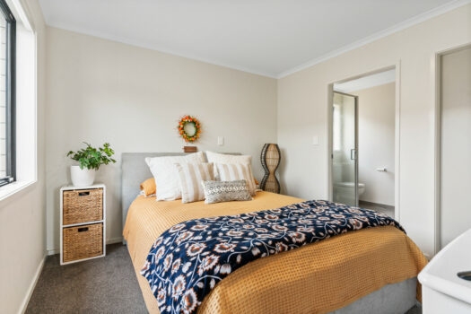 Sitting Pretty on Pense