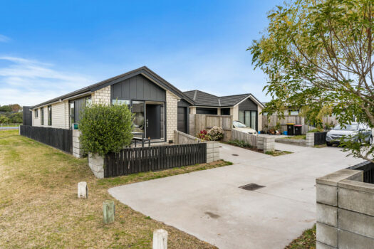 Sitting Pretty on Pense