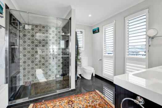 Dual living or home and income in prime location!