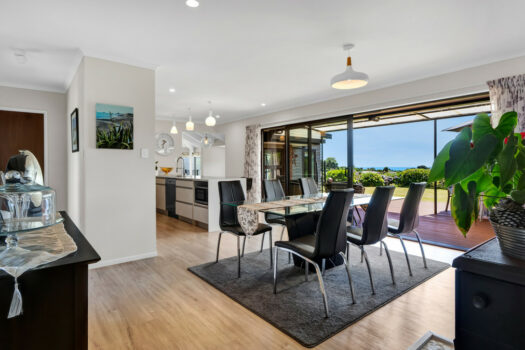 Oakura Family Escape – Sea Views!