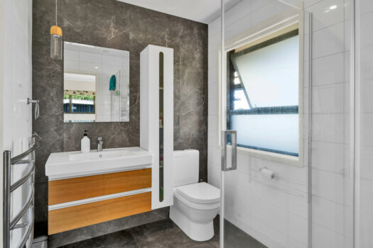 Oakura Family Escape – Sea Views!