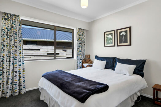 Oakura Family Escape – Sea Views!