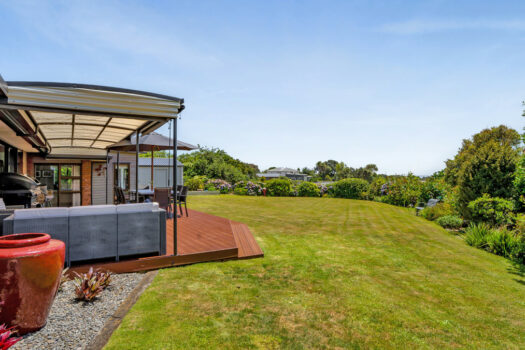 Oakura Family Escape – Sea Views!