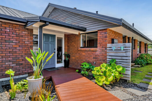 Oakura Family Escape – Sea Views!