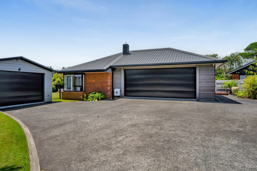 Oakura Family Escape – Sea Views!