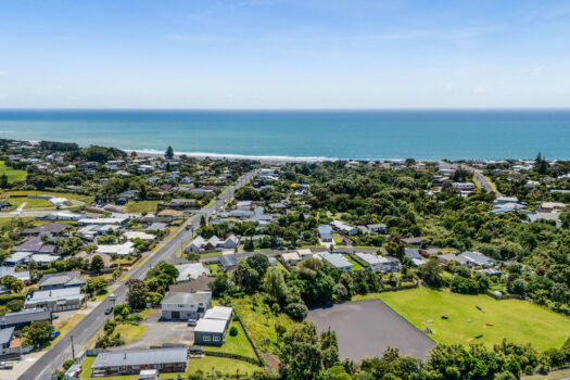 Oakura Family Escape – Sea Views!