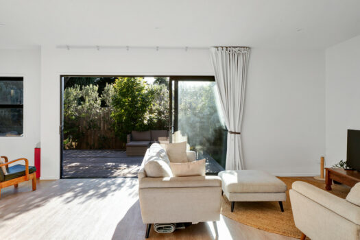 Relocating Vendor wants SOLD!