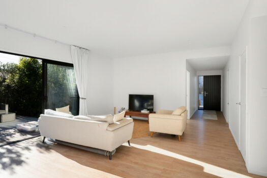 Relocating Vendor wants SOLD!