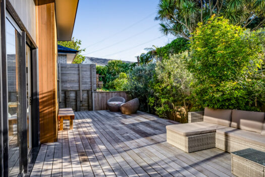 Relocating Vendor wants SOLD!